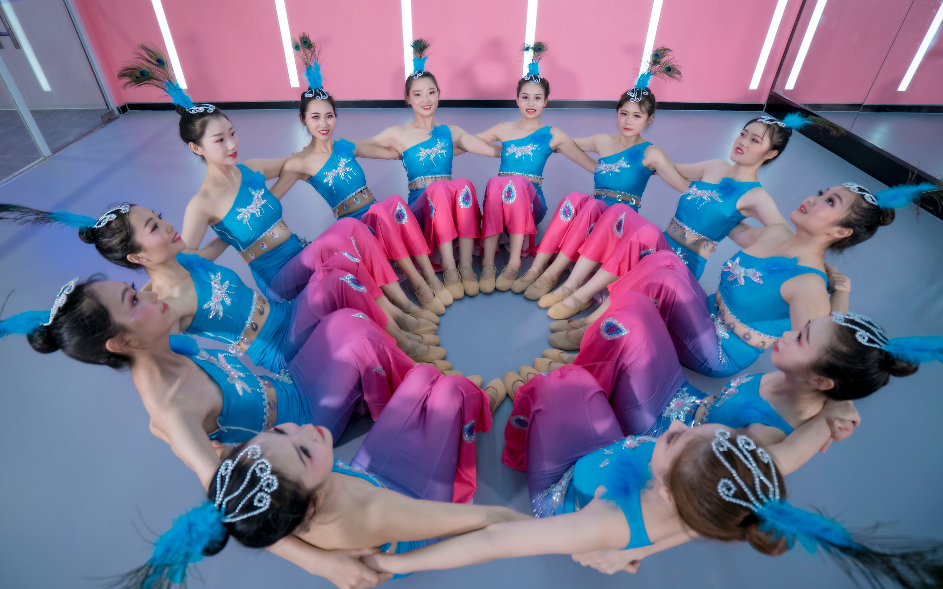 【傣族舞】《月亮》每个妹子都是一片花瓣_哔哩哔哩_bilibili