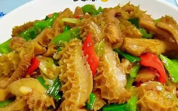 圈也不知道买什么菜好就买回来一个金钱肚做了爆炒没想到上桌就光盘了