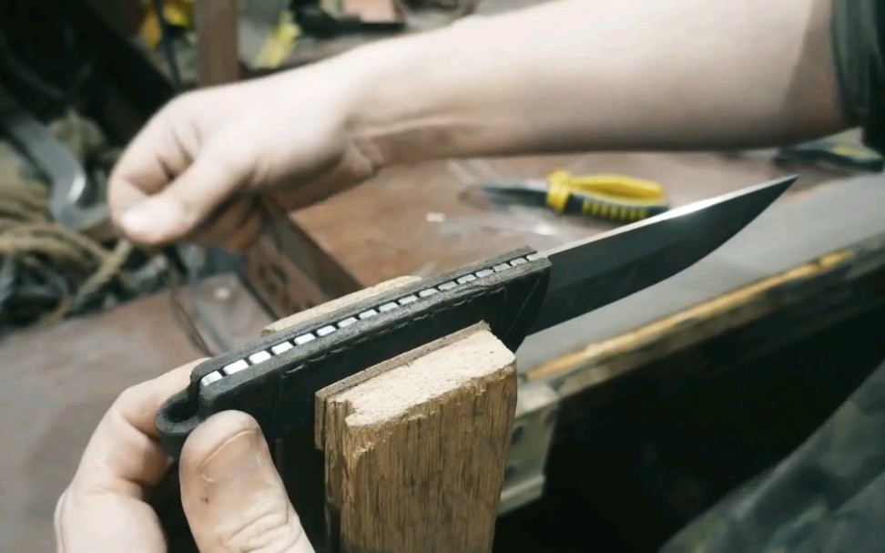 一块钢板的蜕变精美工艺刀的制作过程