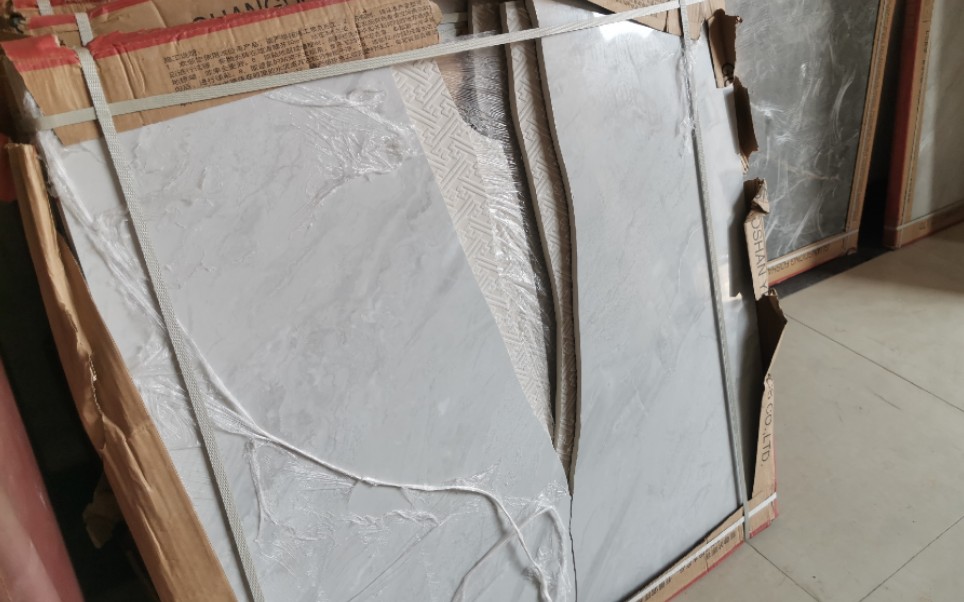 货拉拉司机拉了18吨瓷砖碎了六块看看最后怎么处理