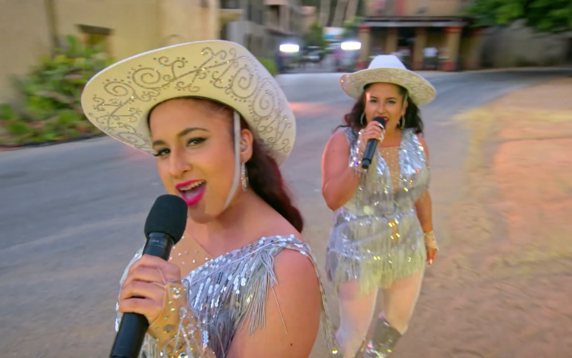 2020美国达人秀四分之一决赛双龙在天肥气逼人