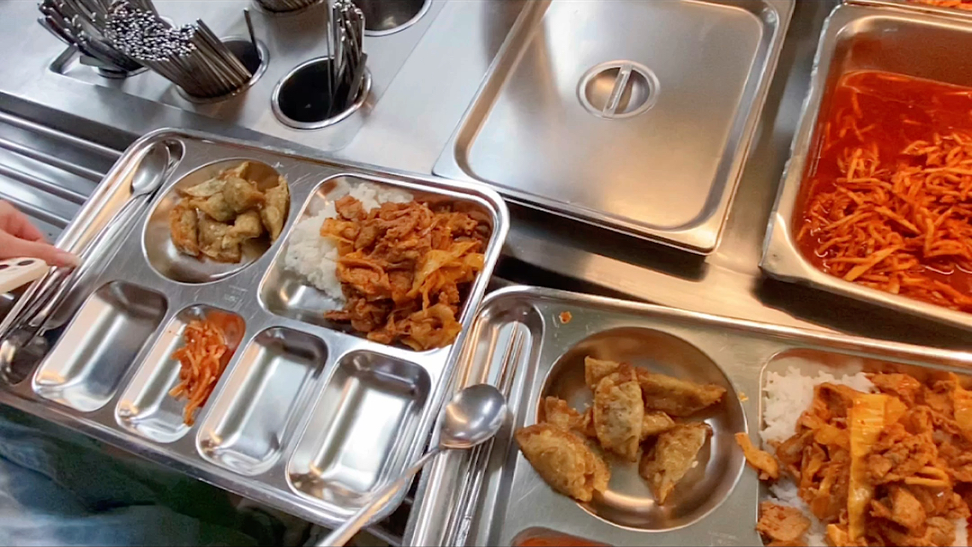 韩国大学食堂干饭