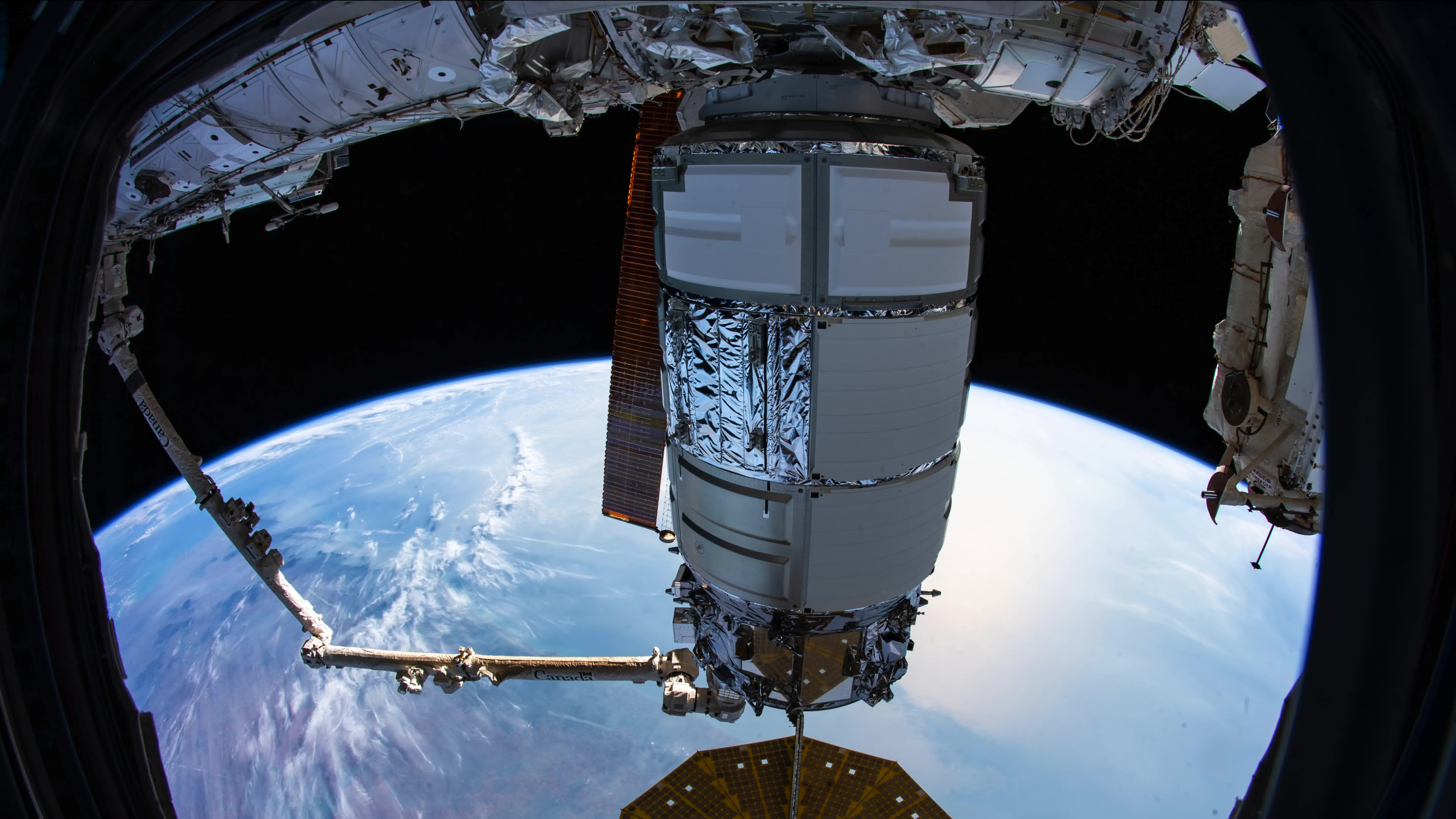 天鹅座飞船到达国际空间站 (8k)