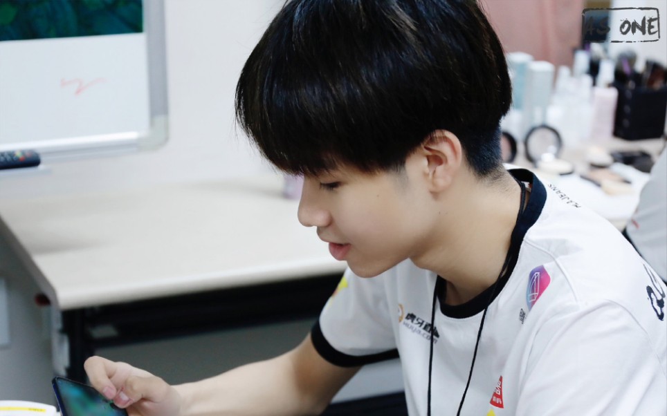 snow(许诺) 电竞早晨 190930_哔哩哔哩 (゜-゜)つロ 干杯~-bilibili