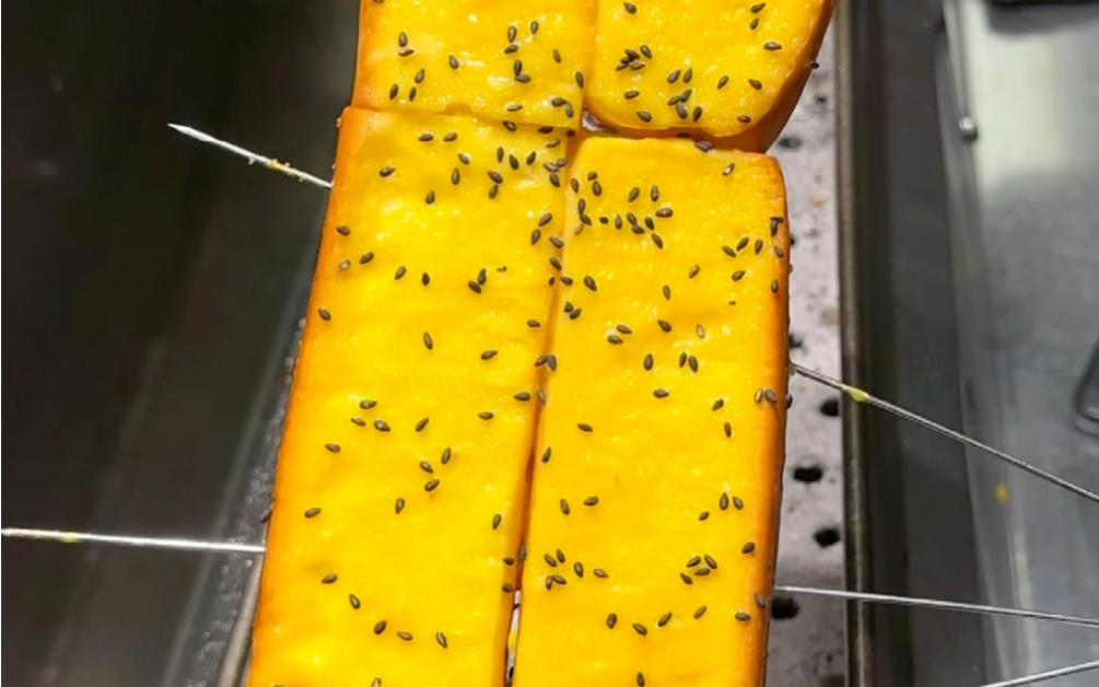 色泽金黄香甜可口黄金烤面包配方与烤制技巧