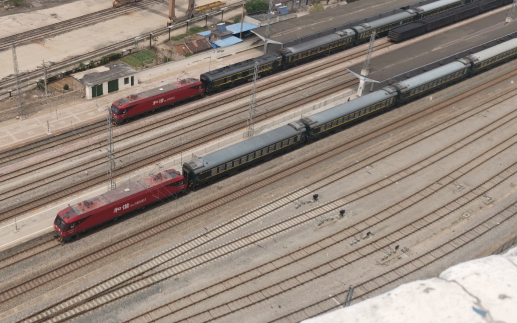 济宁站61双车并进(临客k5521,客车k1903),跨局先行老朋友了——hxd