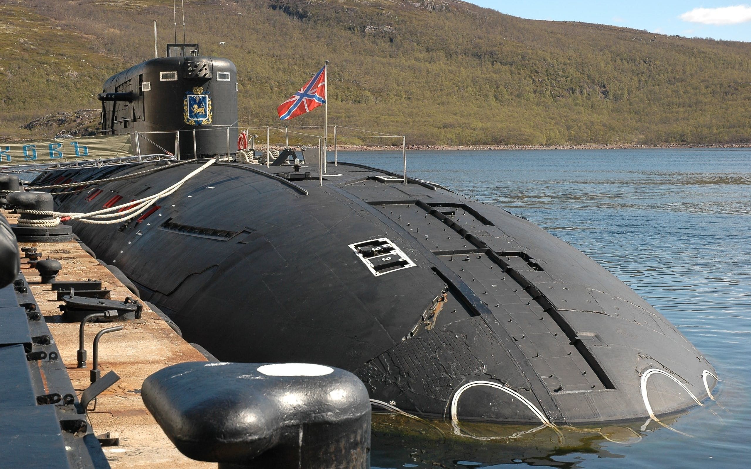 潜艇为何从蓝色换成了黑色?附在潜艇外围的黑色材料才是黑科技