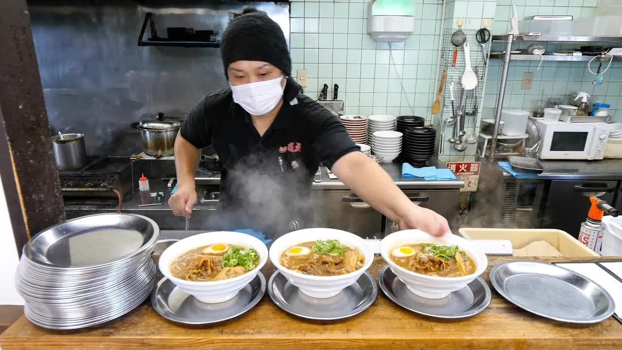 【日本美食】大量点单,单人匹马极速制作拉面炒饭,人气德岛拉面店哔哩哔哩bilibili