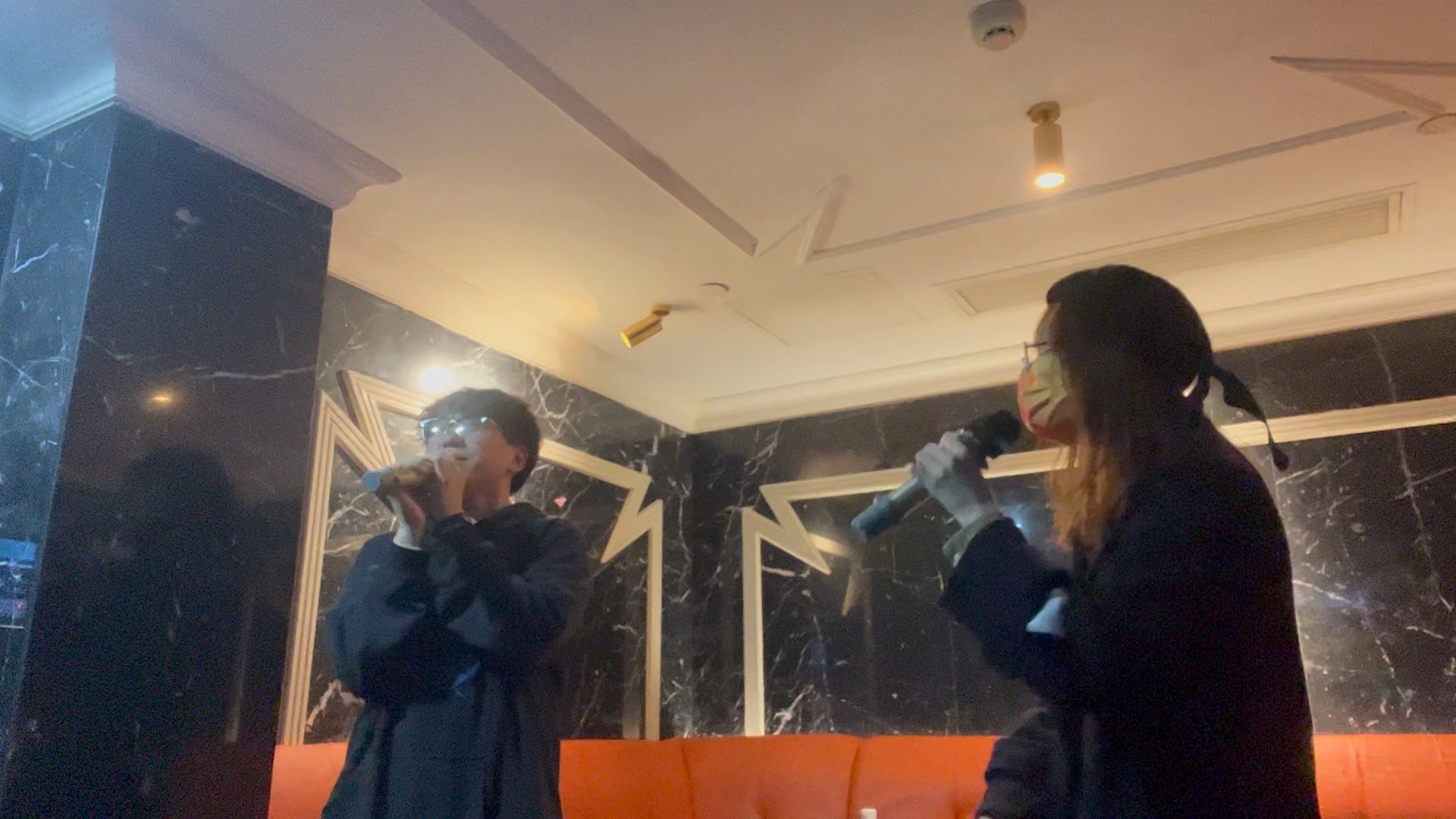 和朋友ktv唱珊瑚海