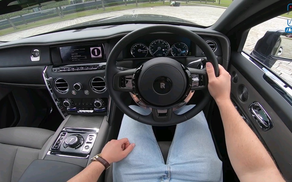 第一视角右舵劳斯莱斯库里南,一起来看看