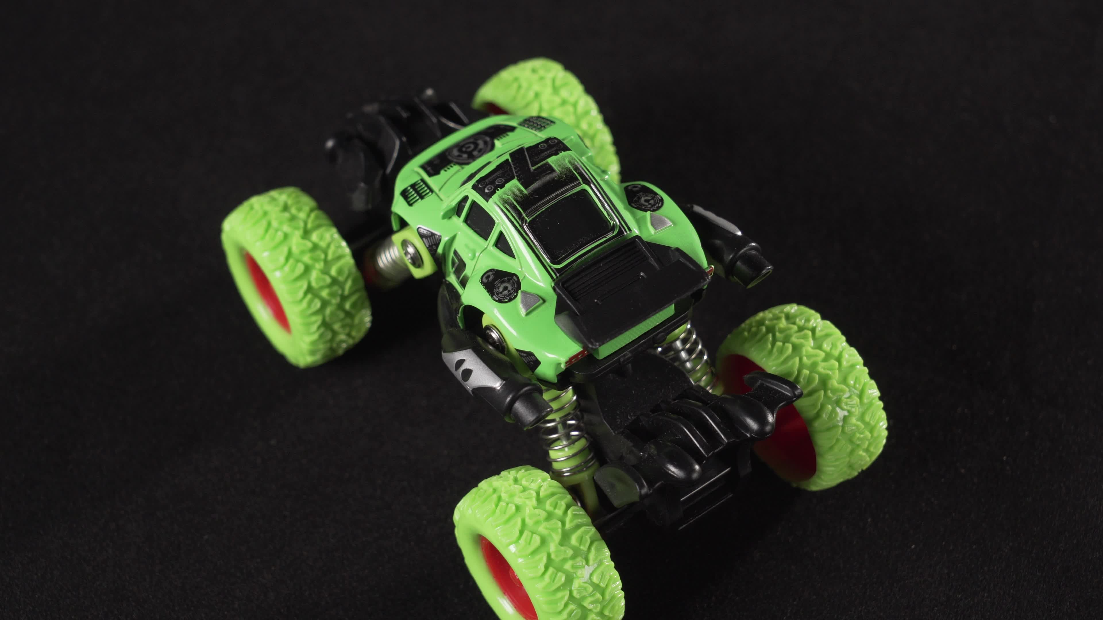 回力弹簧车前期拍摄!黑色背景打柔灯!佳能α单方固定拍摄120帧!