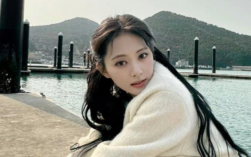 黑发美女!twice周子瑜ig更新和zooc一起的冬天~03@/zooc_official