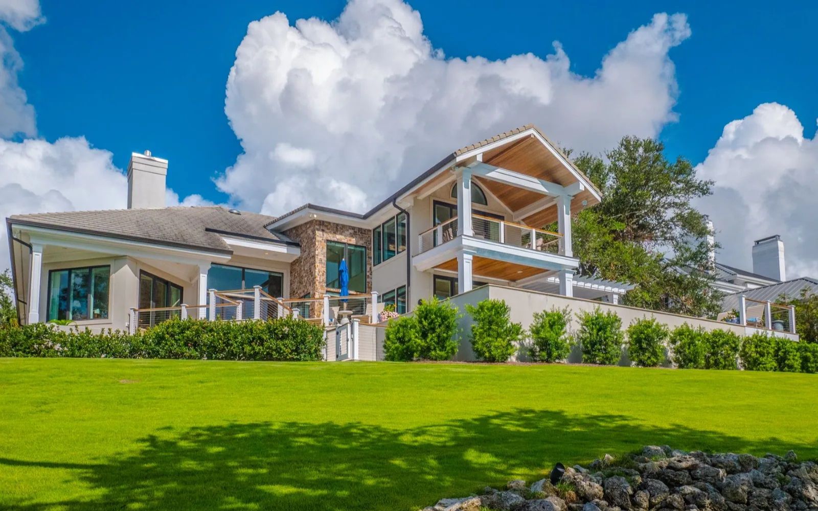 在北卡罗来纳州威尔明顿的一座环境优美的滨水别墅|2328 ocean point