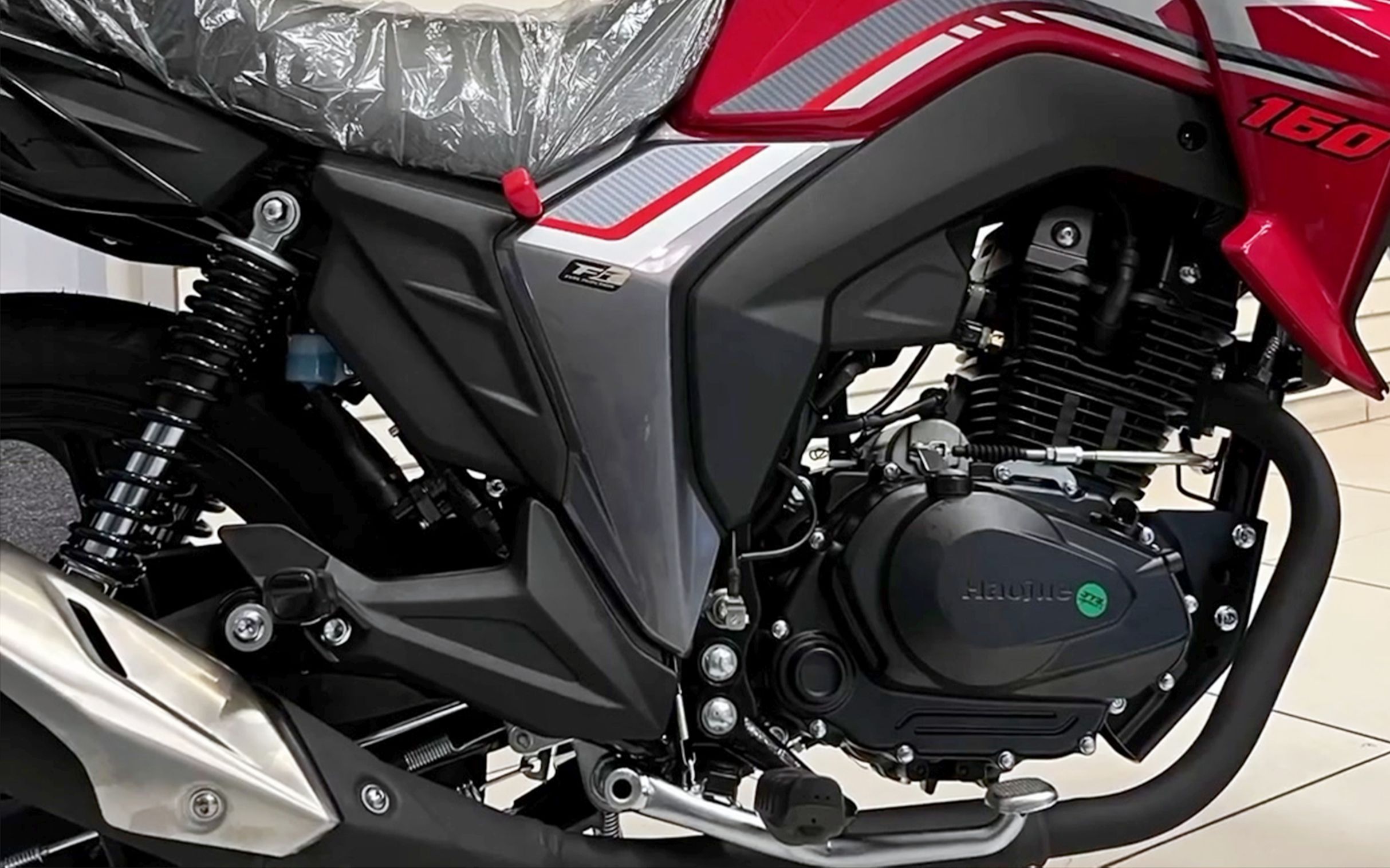 豪爵新款160摩托,高颜值配cbs,动力强劲,油耗2.4,售价12980元