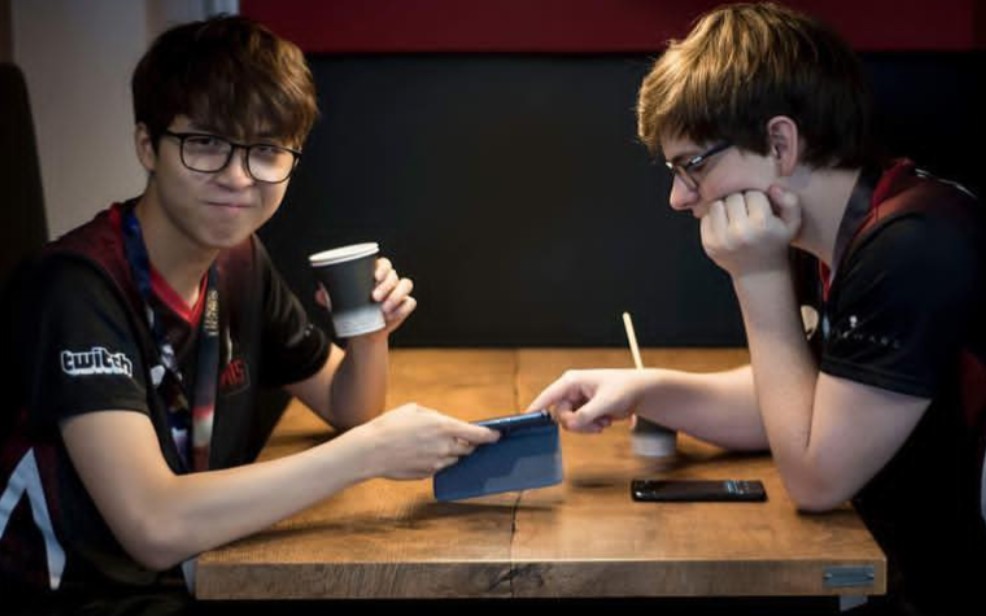 17 18年的hans sama完全一可爱小孩样