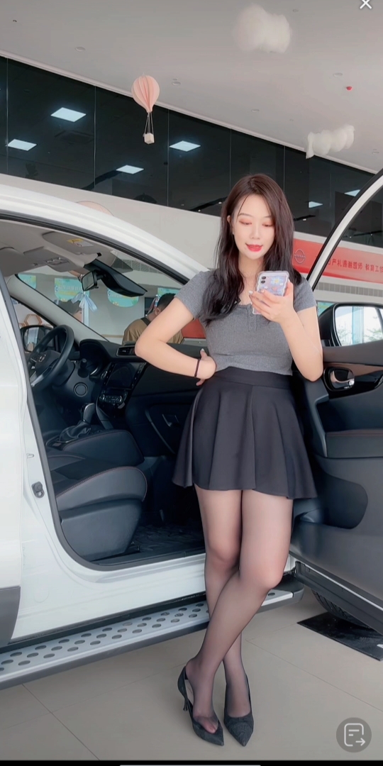 南宁利泰黑丝高跟脱鞋