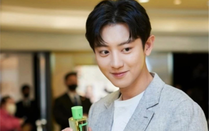 【朴灿烈】230311ins灿烈帕尔马之水最新