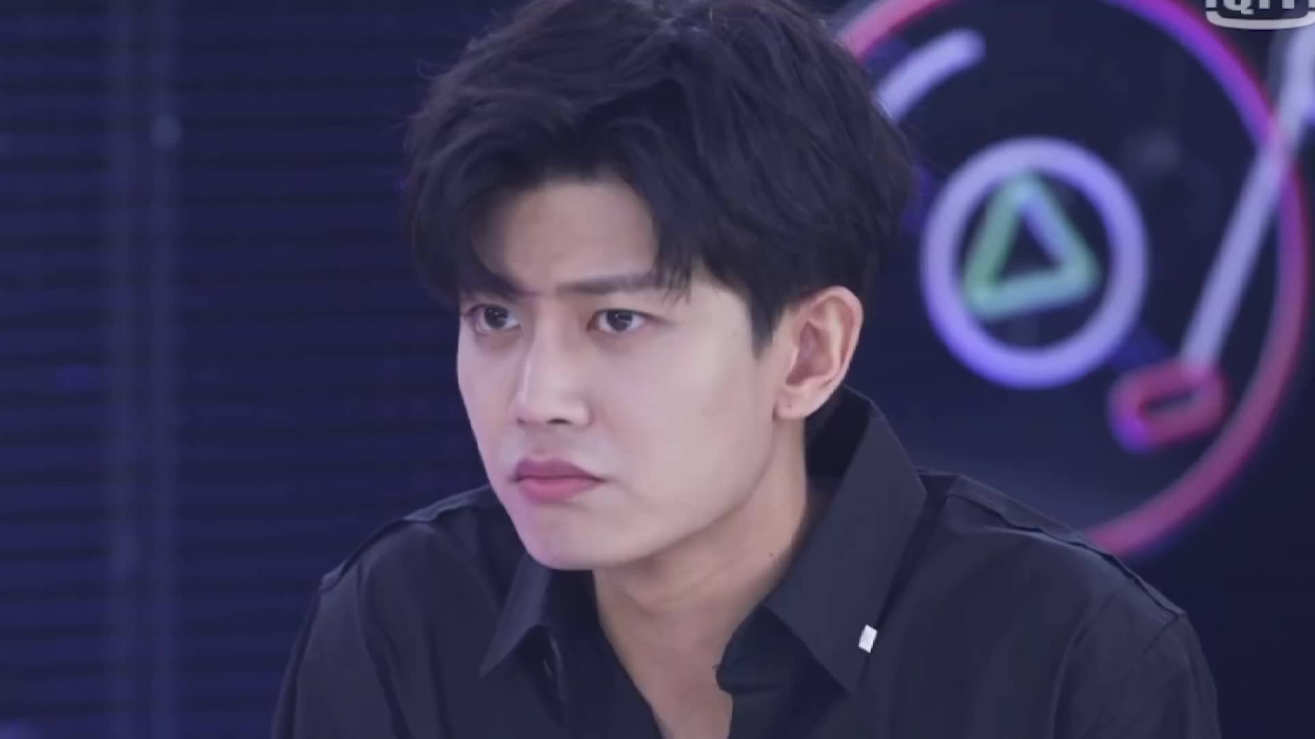 任嘉伦极致卖萌