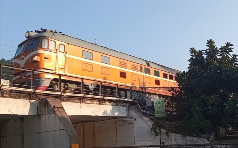 【广茂铁路】东风4b-3456号车牵引k231次(厦门北—昆明)旅客列车通过