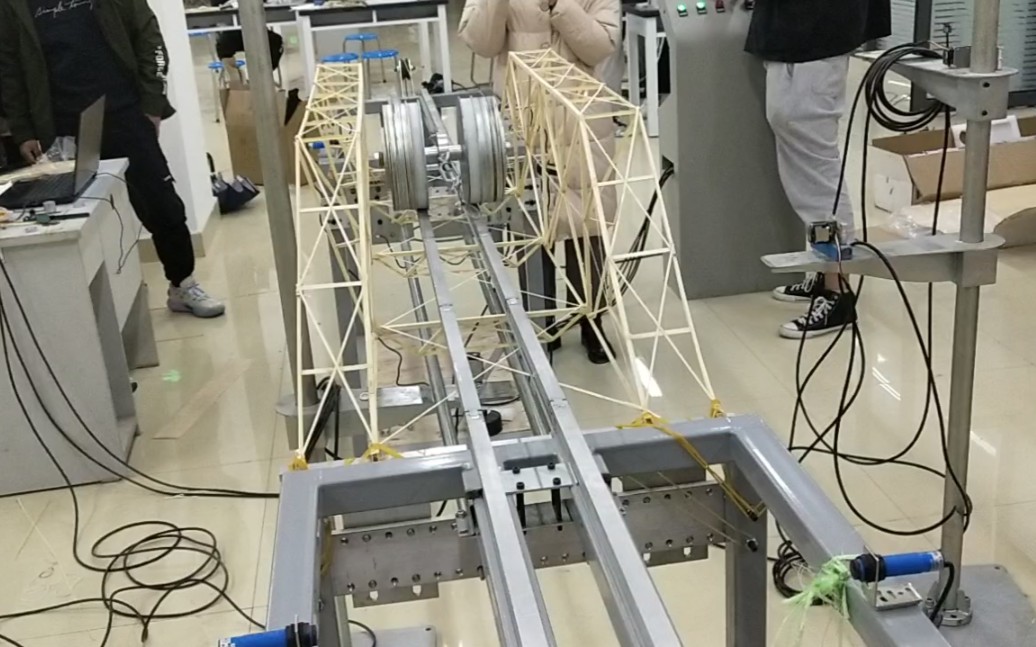 大学生结构设计大赛(无风撑下承式桁架桥)_哔哩哔哩_bilibili