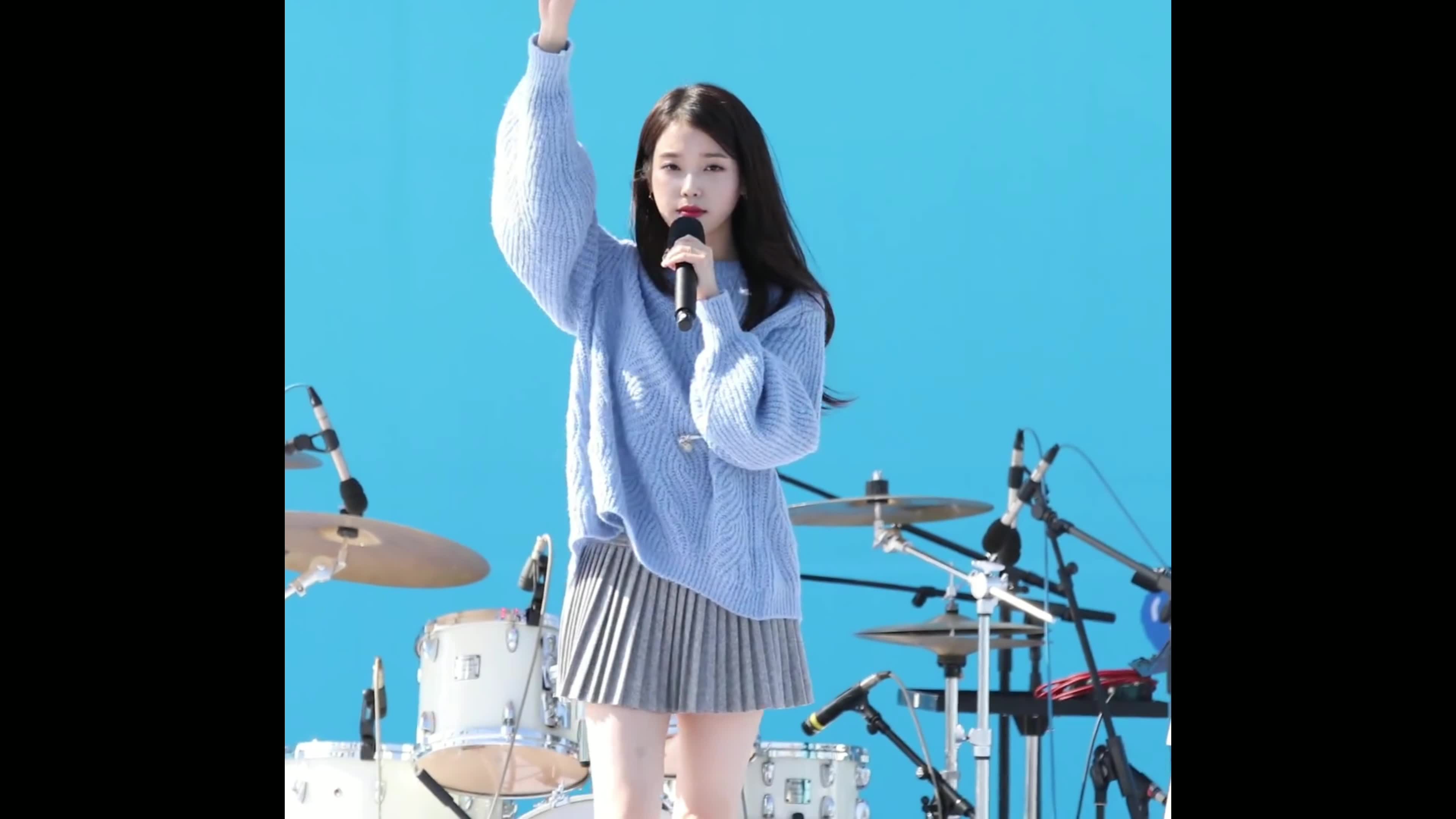 iu跳舞现场!这样的女孩可盐可甜,为什么这么可爱呢!