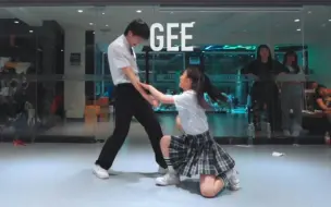 Descargar video: 超甜双人舞 没有甜甜的恋爱 也要跳甜甜的舞啊 【少女时代-Gee】