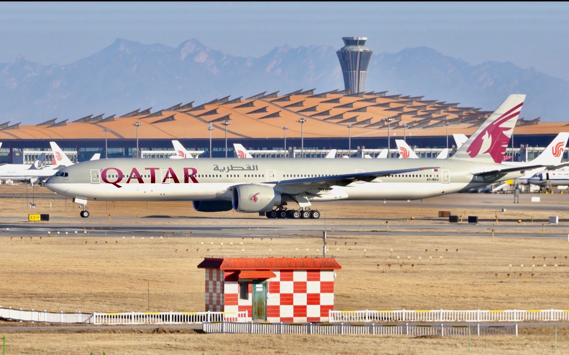 【pek】卡塔尔航空 777-300er a7-baj 跑道36r起飞