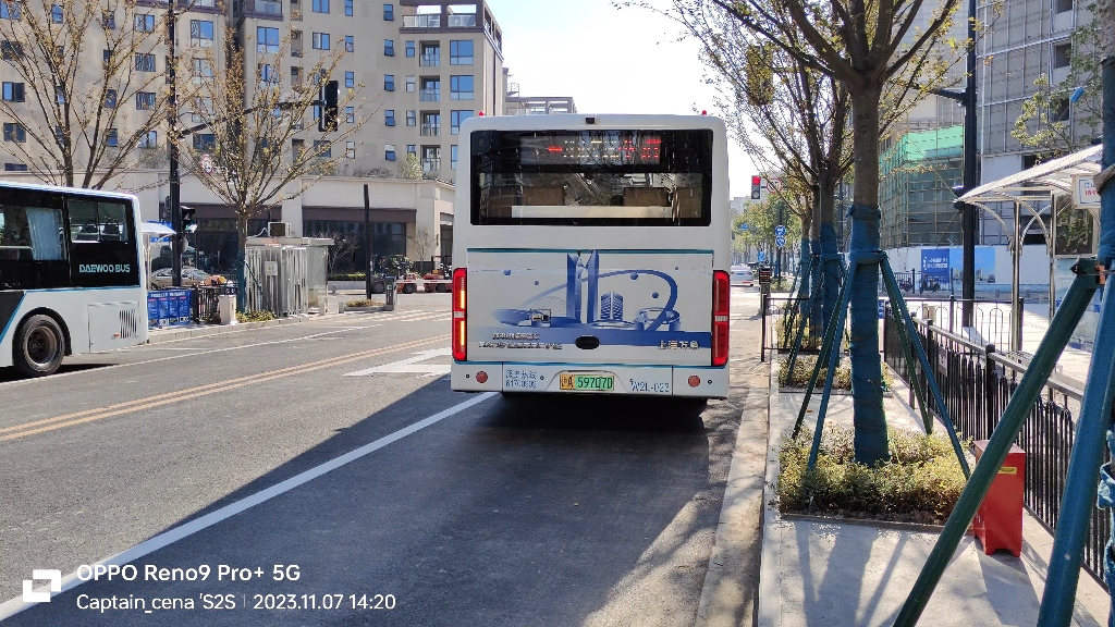 临港公交洋山专线(w2l-023)起点站云鹃路临港大道出站视频(往沈家湾