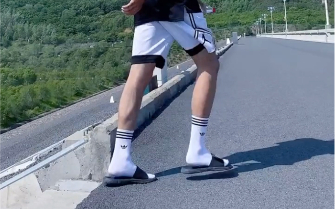 你是不是在路上看见白袜配拖鞋的也要忍不住盯着脚多看几眼