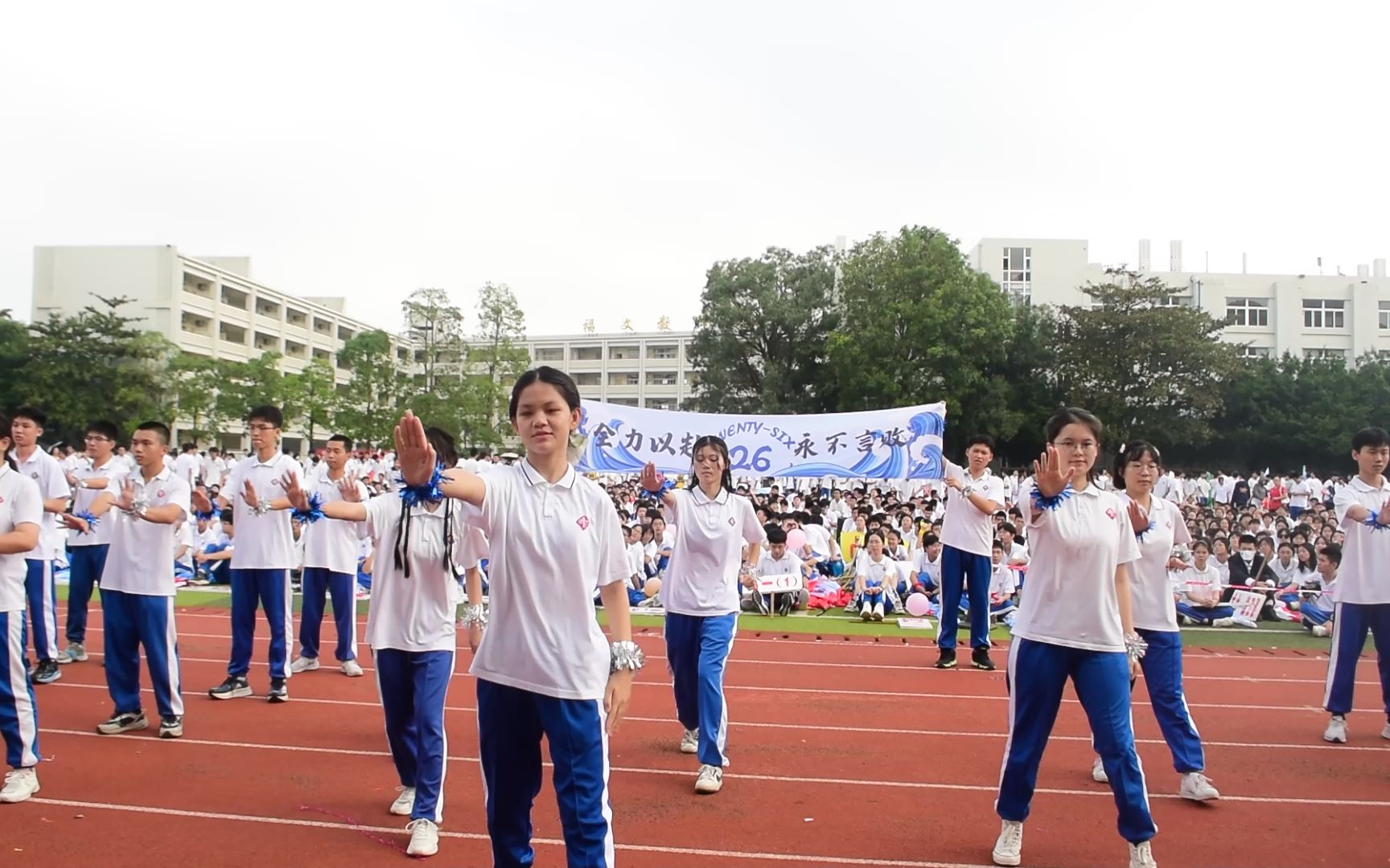 2023湛江一中体育节开幕式高二26班入场