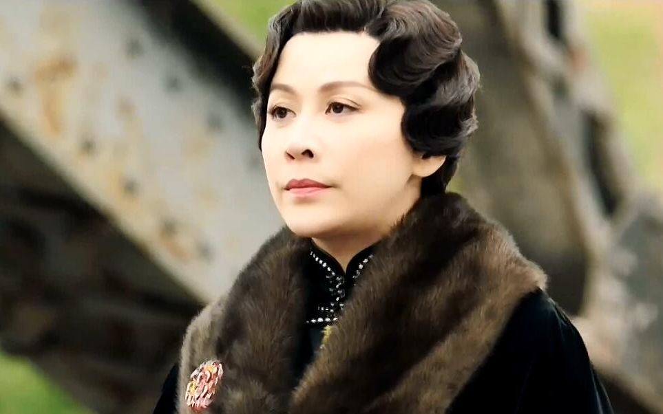 刘嘉玲时隔6年再次为影视作品献唱《花开凋落》,分享人生感悟