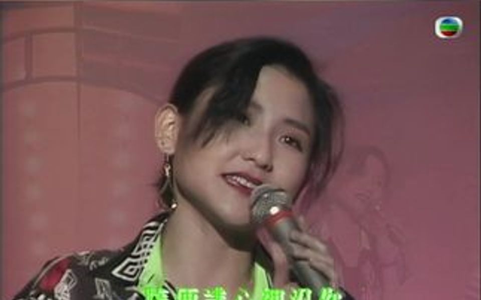 1986年,刘美君凭电影《靓妹仔》第三集《午夜丽人》的主题曲《午夜情》一炮而红,同年推出个人大碟《刘美君》成绩骄人.哔哩哔哩bilibili