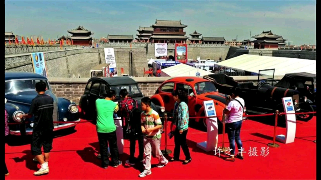 [图]《长城路：古城墙上的老爷车》——许之丰摄影