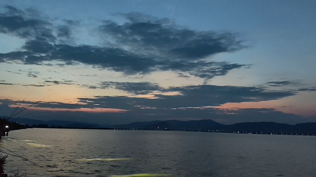 杞麓湖边拍夕阳