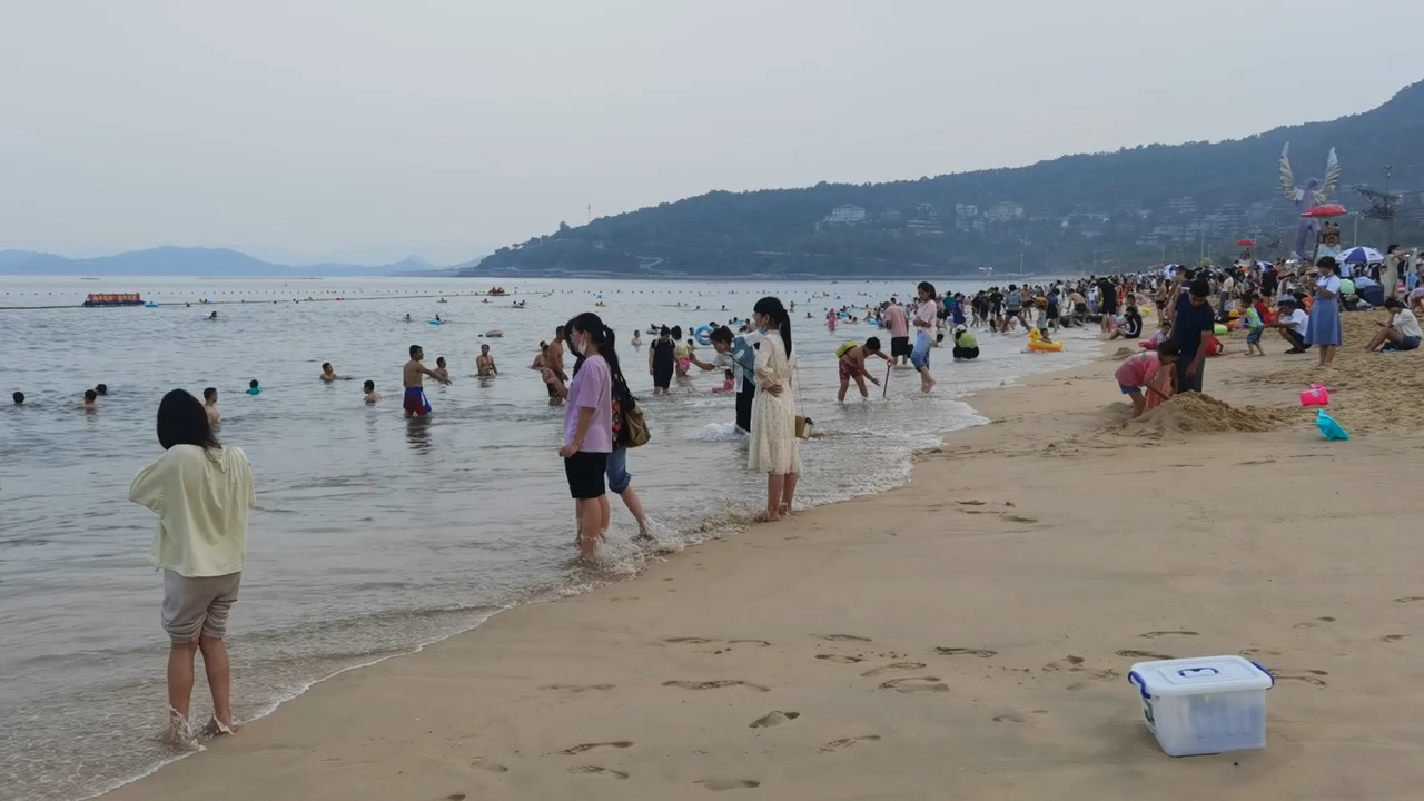 32-4k 深圳大梅沙,疫情的現狀 人山人海,美女如雲,shenzhen dameisha