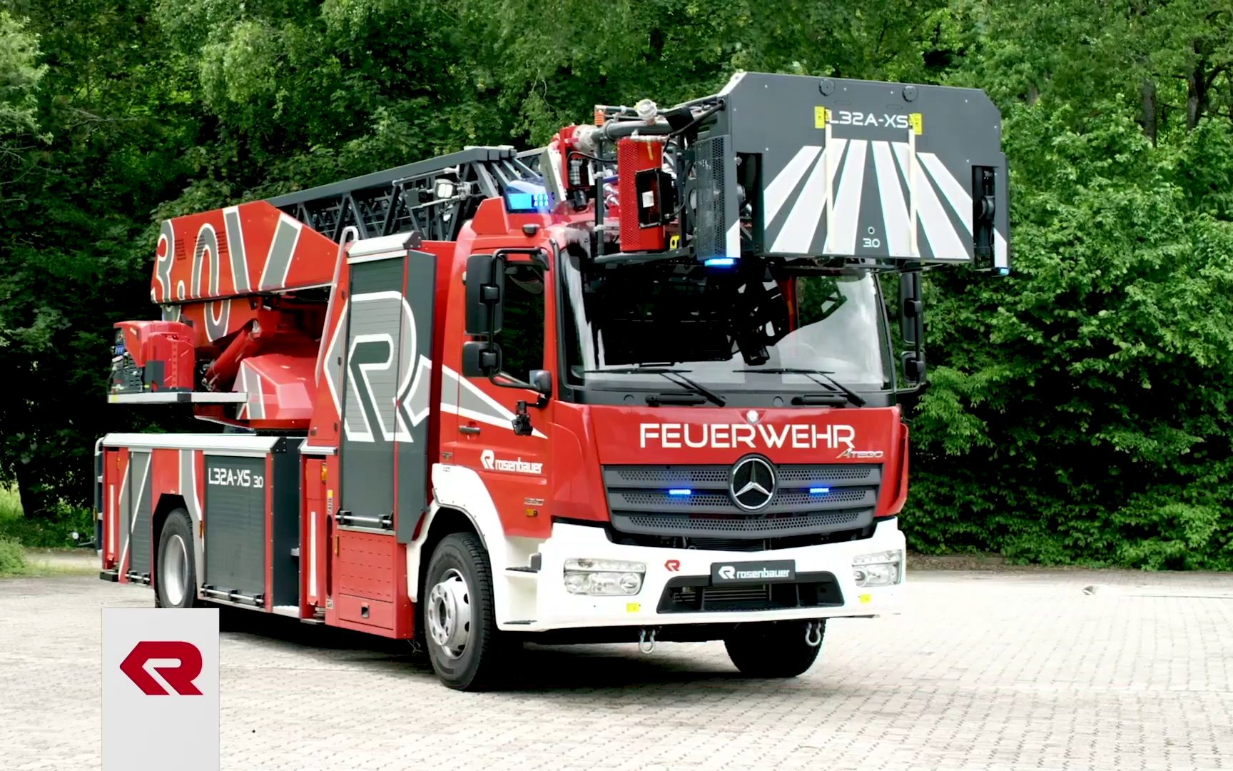 汽车鉴赏卢森宝亚l32axs30云梯消防车