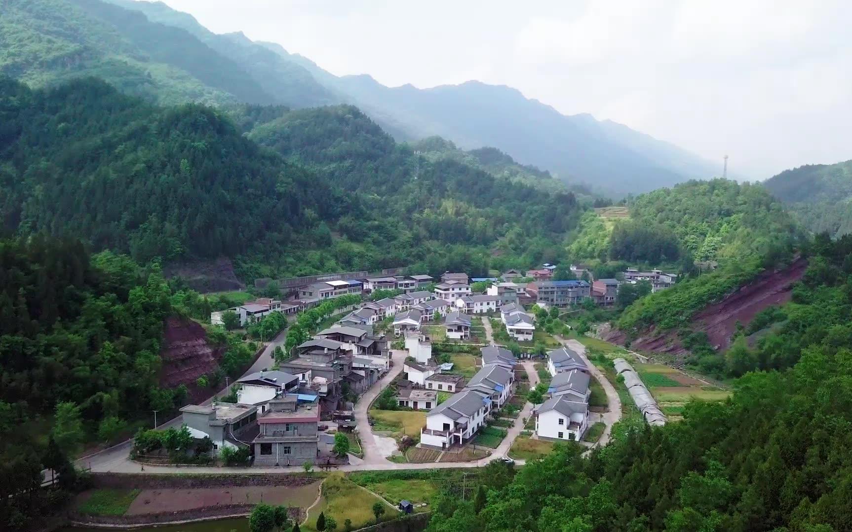 航拍四川老家新农村:没想到这大山里发展的这么好,不想去城里了