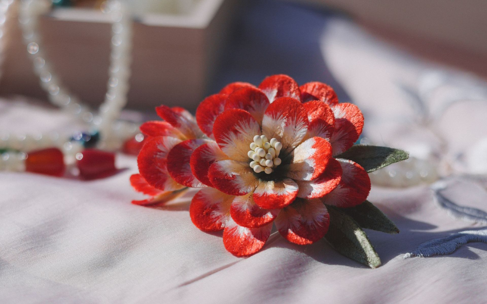 非遗绒花耗时三周为小姐姐的婚礼做花感受传统婚仪魅力