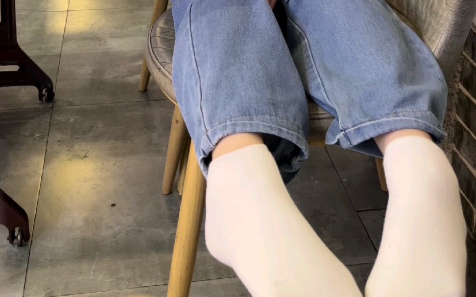 商场里的白棉袜小姐姐,真好看