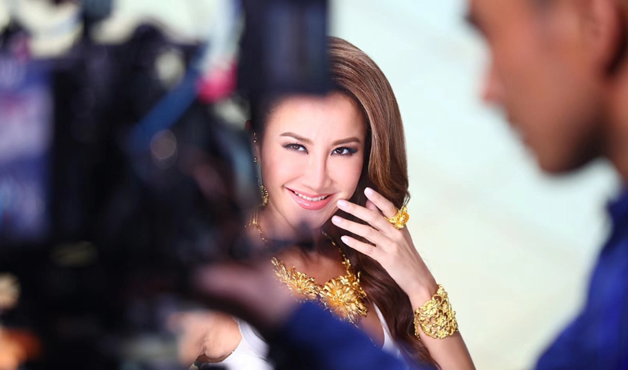 48岁李玟抑郁症去世!自杀当天鼓励粉丝露哭音,最后露面笑容灿烂