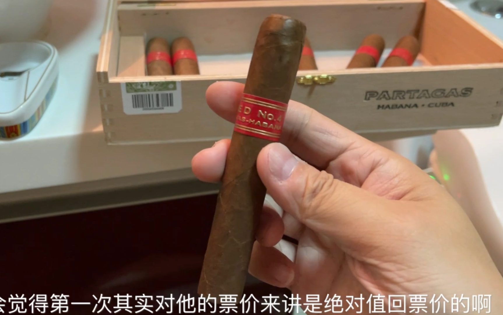 雪茄评测:Partagas: D4 ,劲道2.8 饱满度3.5,长度124mm,环径50mm.中段开始每一口都是香甜的奶咖香气,浓郁饱满哔哩哔哩bilibili