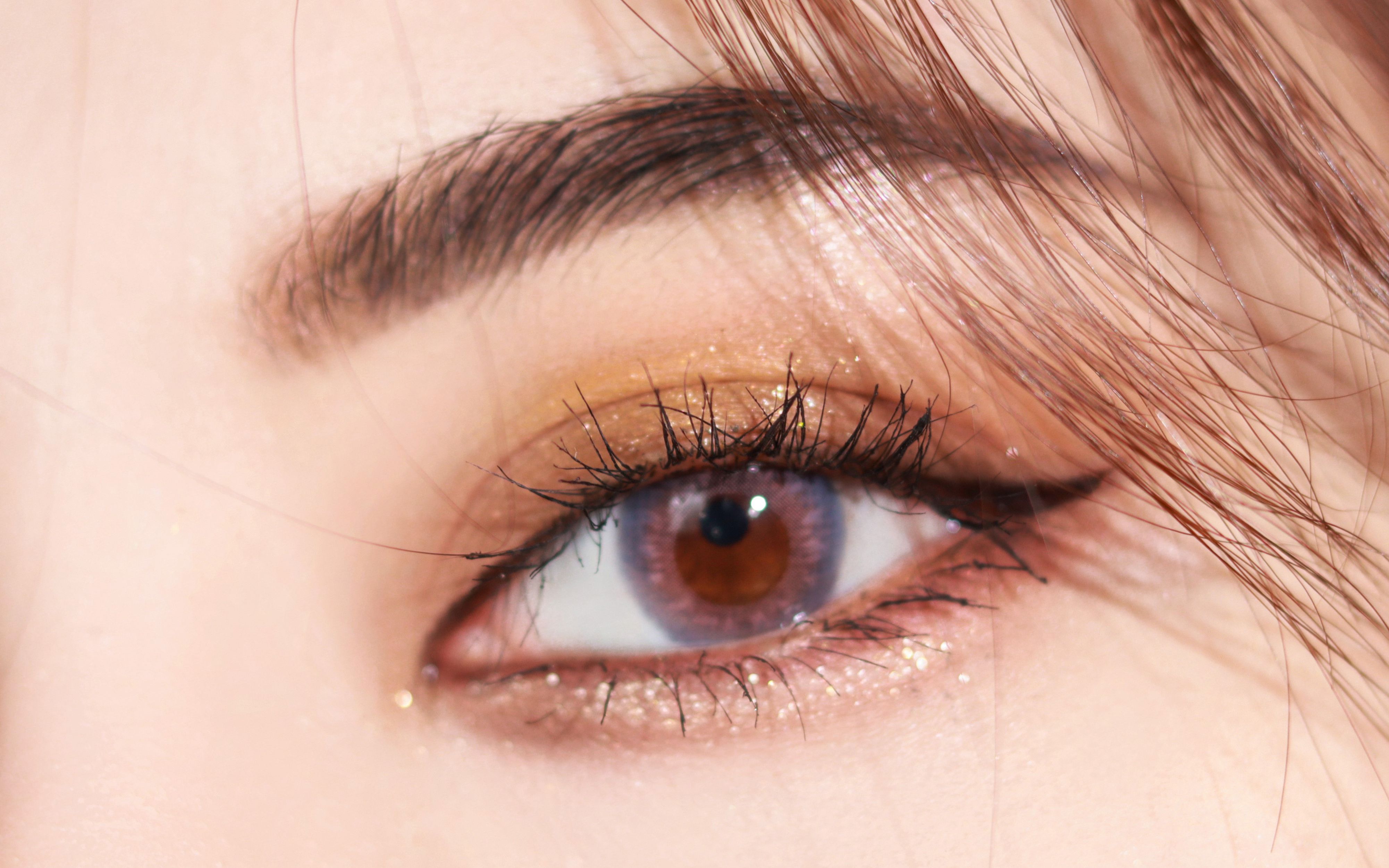 轻欧美小狐狸眼妆上挑全包眼线画法秋冬琥珀姜黄配色