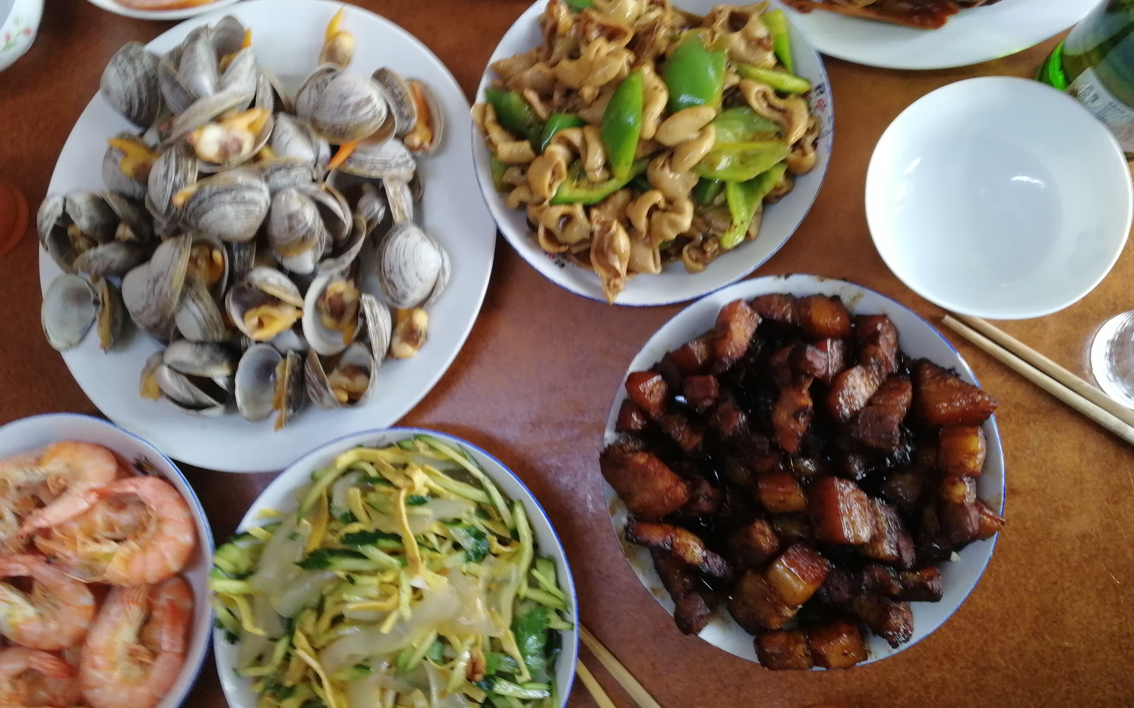 东北农村过新年吃啥好的?这一桌子菜一家四口人都吃不完