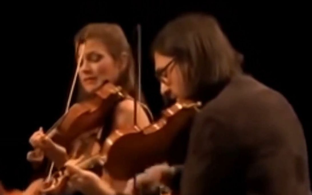 [图]巴赫《D小调双小提琴协奏曲》BWV 1043-演奏：珍妮·杨森（Janine Jansen）& 列奥尼达斯·卡瓦科斯（Leonidas Kavakos）