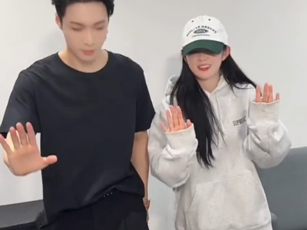 251008 张艺兴 dy更新 "文化交流 感谢裴老师