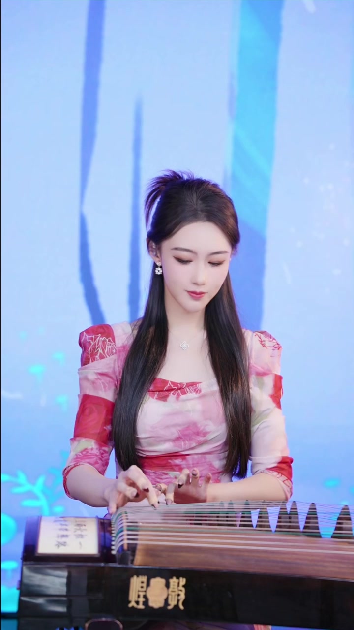 卓舒晨7715vierra正在直播2023-11-25dy-卓舒晨