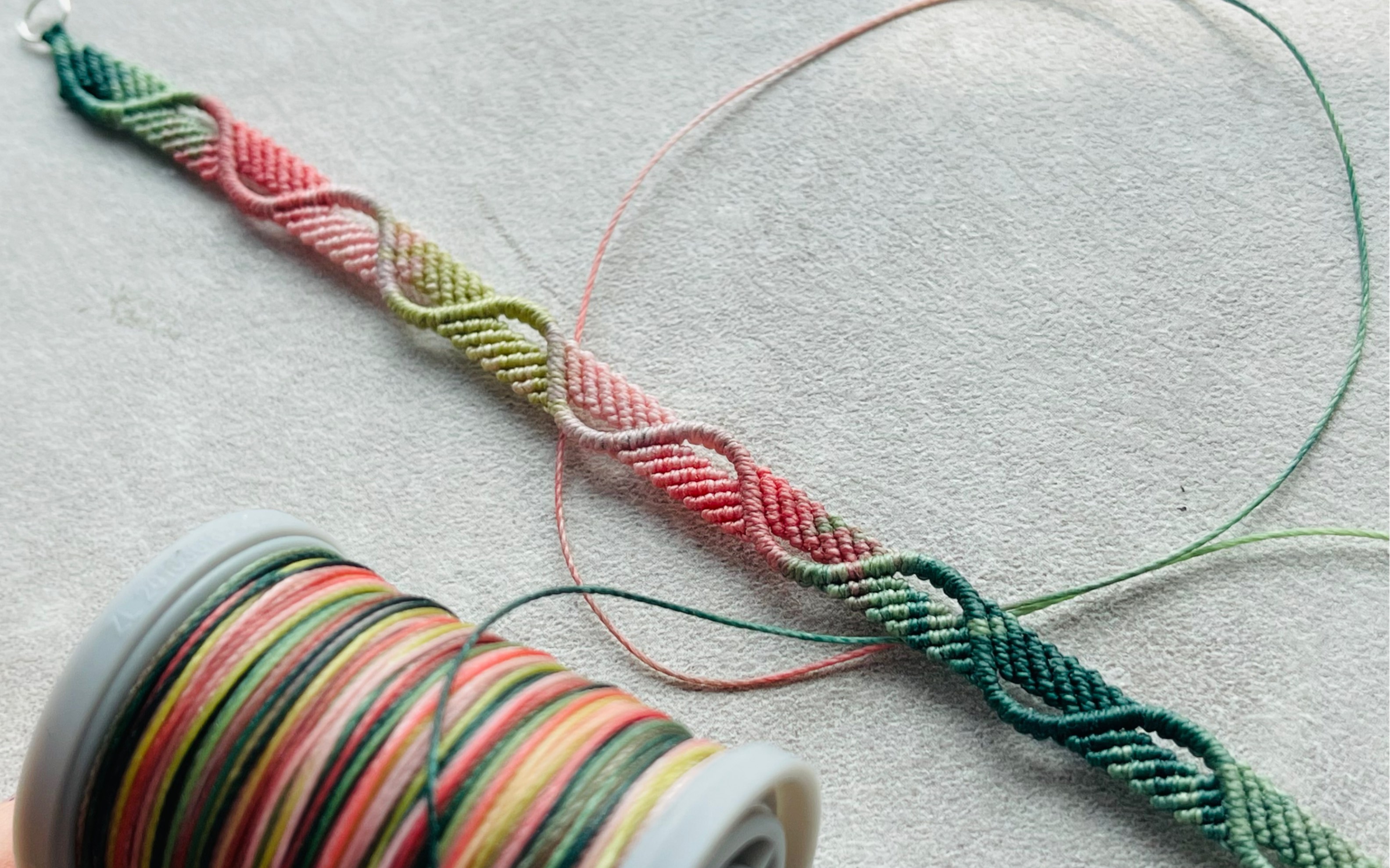 波纹手链·简约大方的编织手绳,看一遍就能学会,赶紧编一根送给自己吧