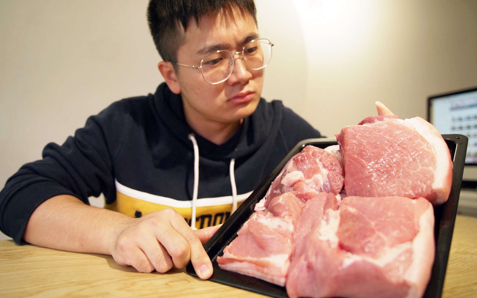 [图]买5斤猪肉能做出多少午餐肉？忙活4小时，反而亏了？