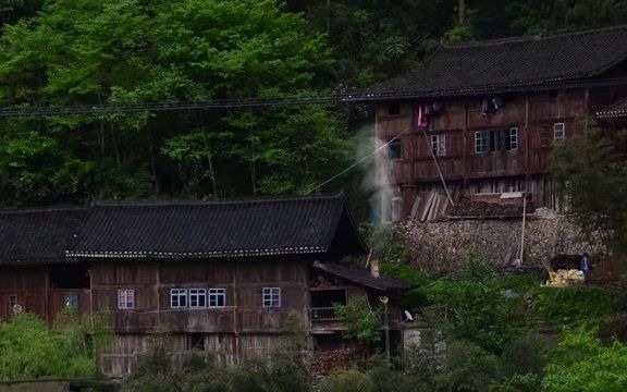 [图]日出而作，日落而息，下雨天就呆在家里。有人做饭，有人等候，这种柴米油盐的日子，成了我最向往的人间烟火。