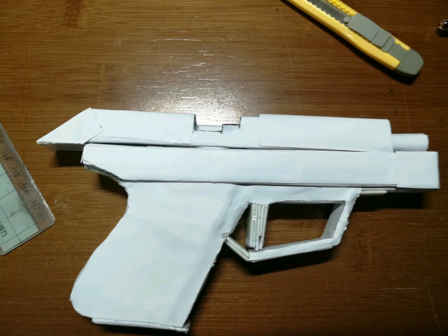 参考纸模小弟的枪,而制作完成的!